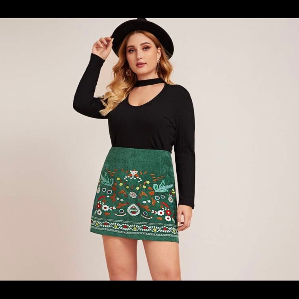 Plus Floral Embroidered Corduroy Straight Skirt 16